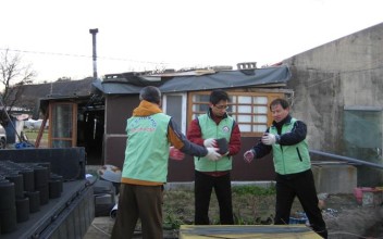 어려운 이웃에게 사랑의 연탄을... 이미지